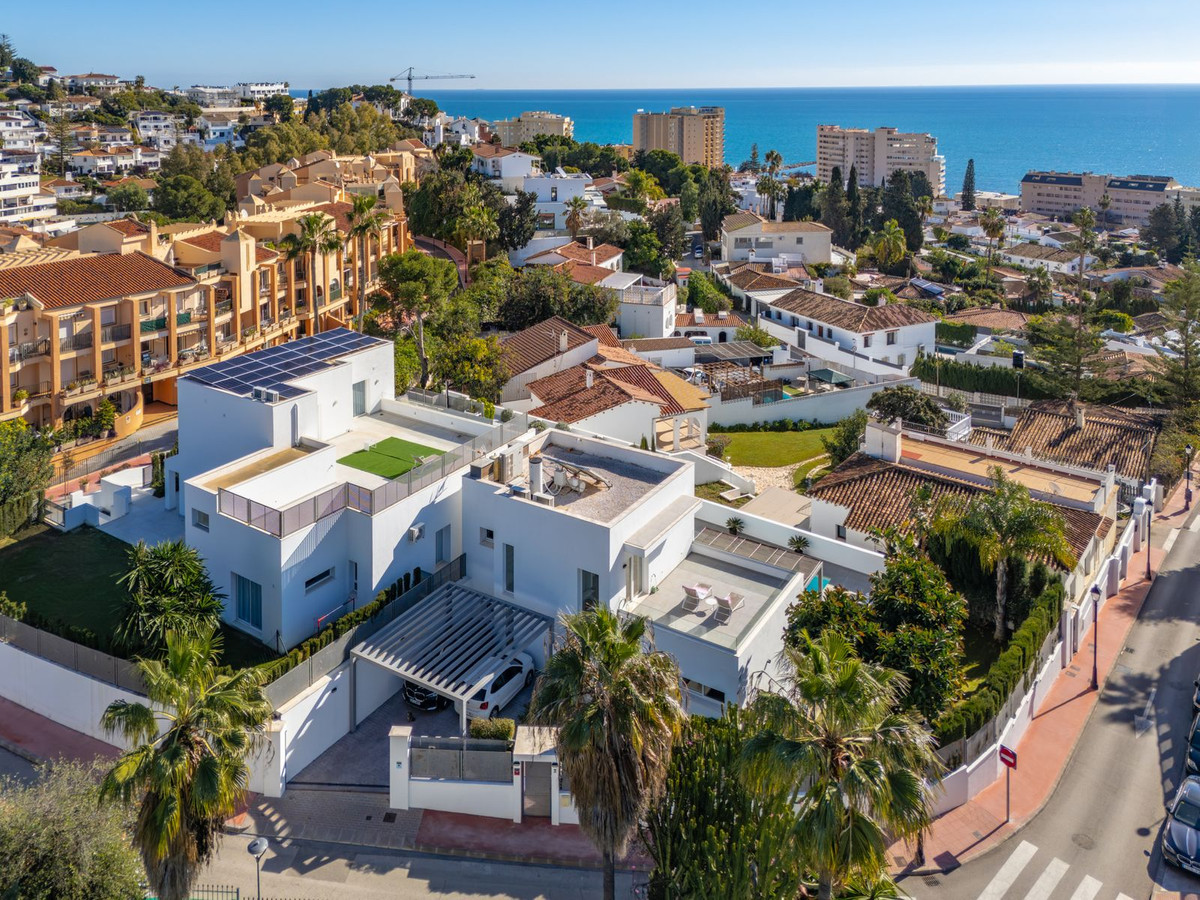 5 Bed Townhouse for sale in Torreblanca Costa Del Sol, Málaga, Spain