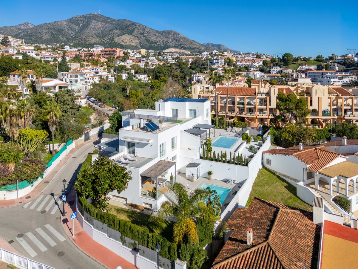 5 Bed Townhouse for sale in Torreblanca Costa Del Sol, Málaga, Spain