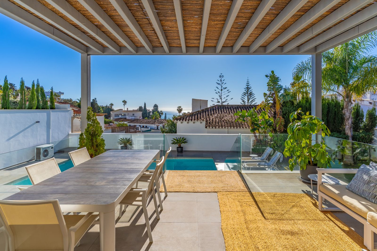 5 Bed Townhouse for sale in Torreblanca Costa Del Sol, Málaga, Spain