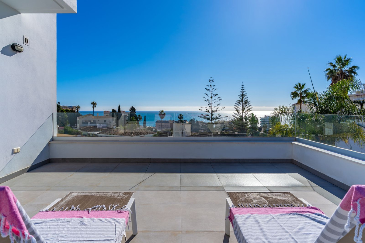 5 Bed Townhouse for sale in Torreblanca Costa Del Sol, Málaga, Spain