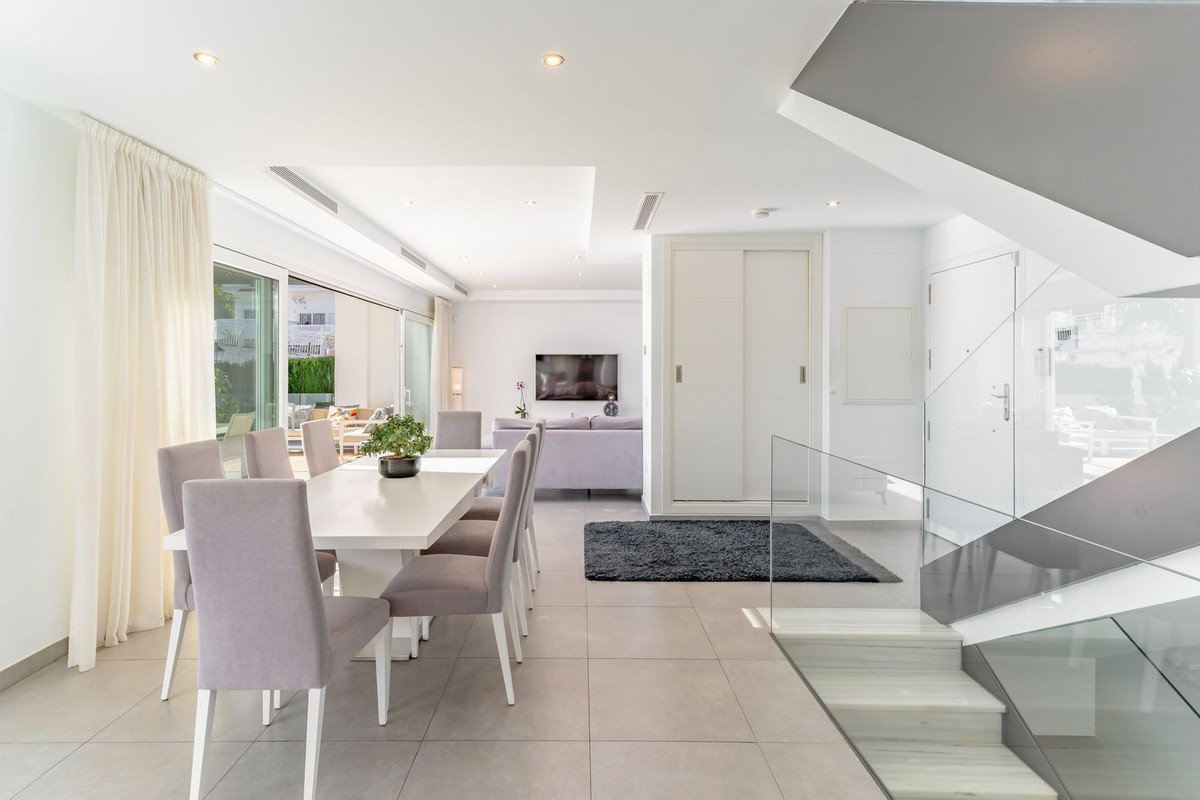 5 Bed Townhouse for sale in Torreblanca Costa Del Sol, Málaga, Spain