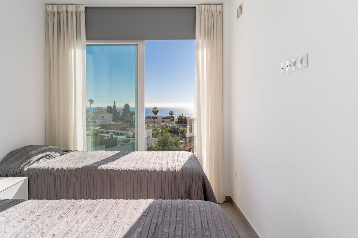 5 Bed Townhouse for sale in Torreblanca Costa Del Sol, Málaga, Spain