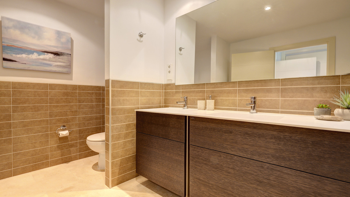 2 Bed Apartment for sale in Casares Costa Del Sol, Málaga, Spain