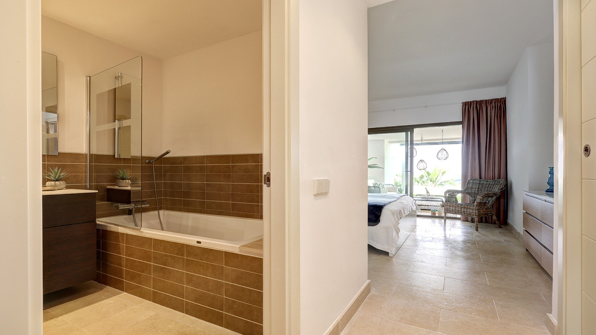 2 Bed Apartment for sale in Casares Costa Del Sol, Málaga, Spain