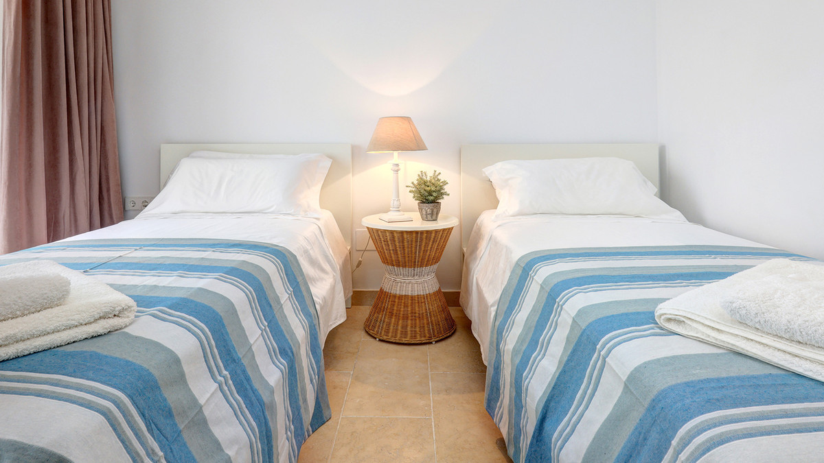 2 Bed Apartment for sale in Casares Costa Del Sol, Málaga, Spain