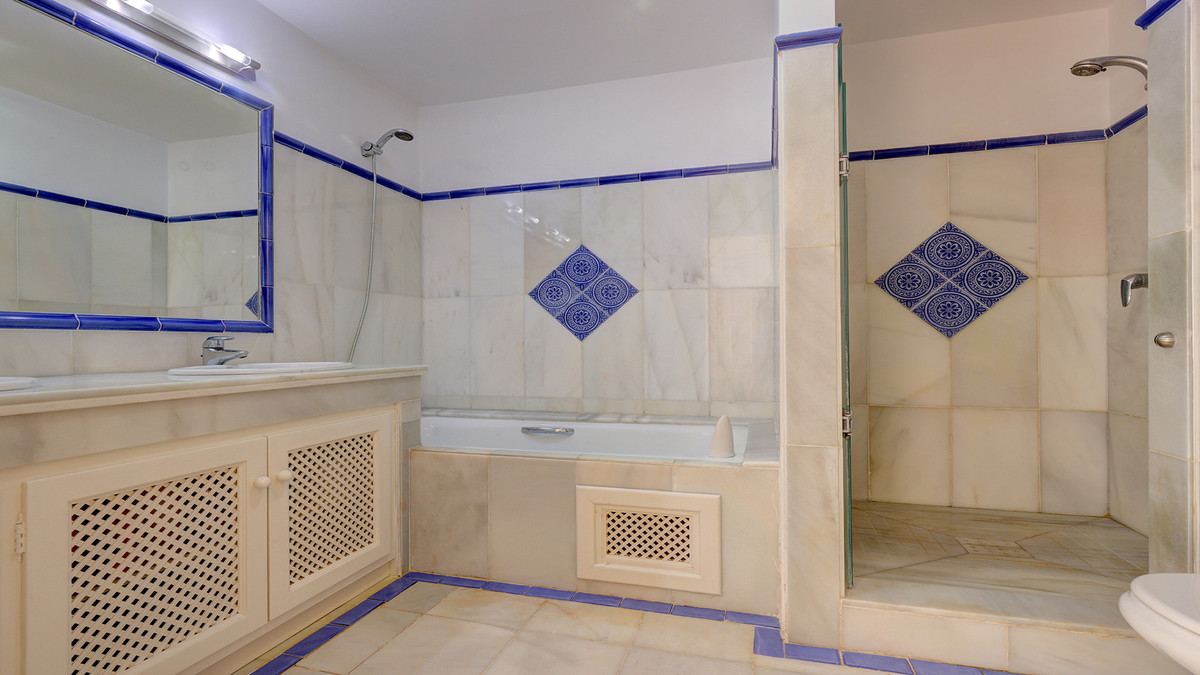 3 Bed Apartment for sale in Casares Costa Del Sol, Málaga, Spain