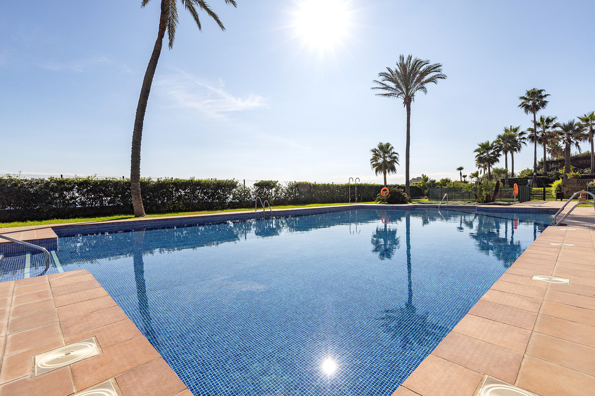 3 Bed Apartment for sale in Casares Costa Del Sol, Málaga, Spain