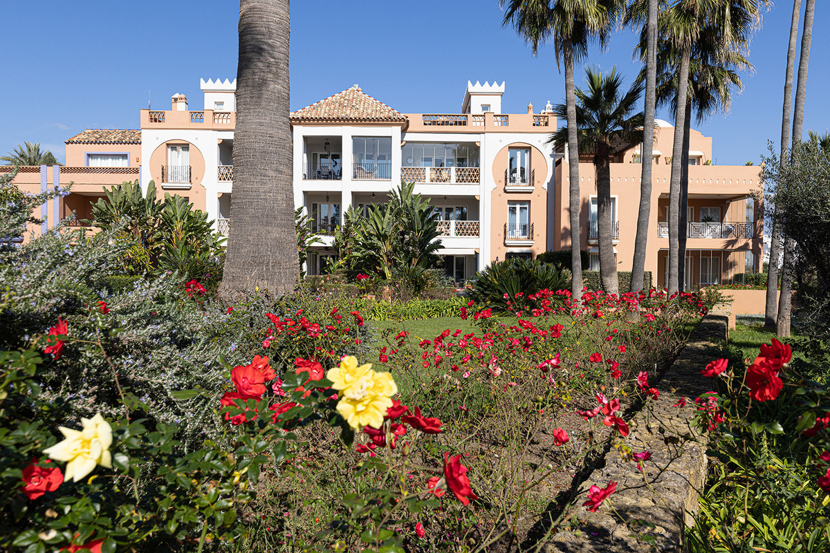 3 Bed Apartment for sale in Casares Costa Del Sol, Málaga, Spain
