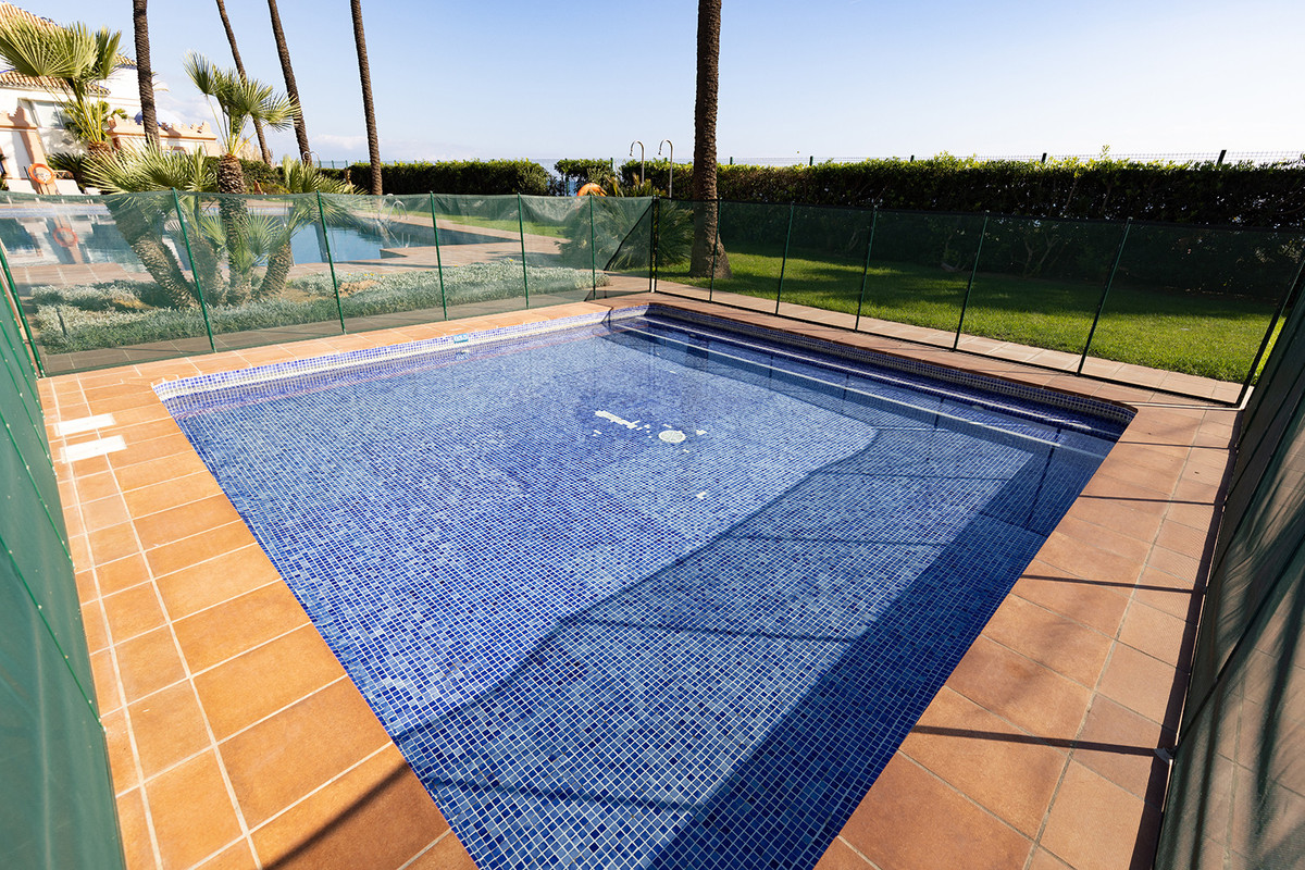 3 Bed Apartment for sale in Casares Costa Del Sol, Málaga, Spain