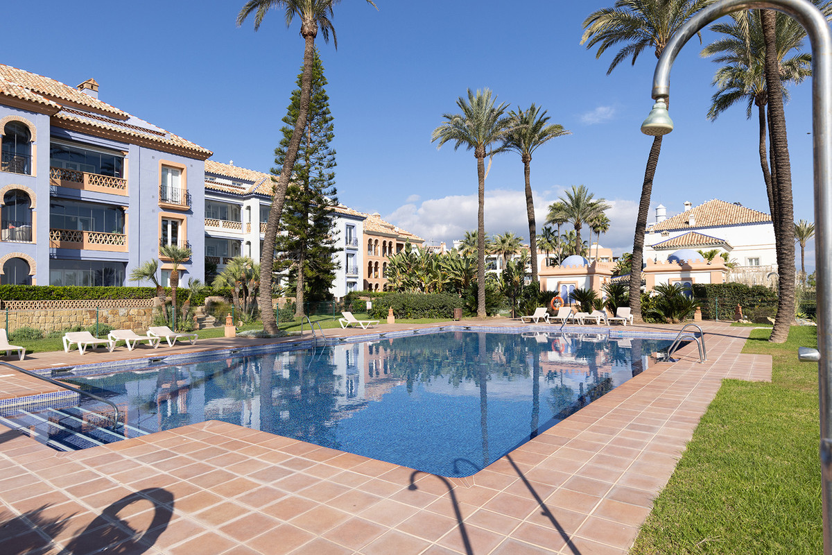 3 Bed Apartment for sale in Casares Costa Del Sol, Málaga, Spain