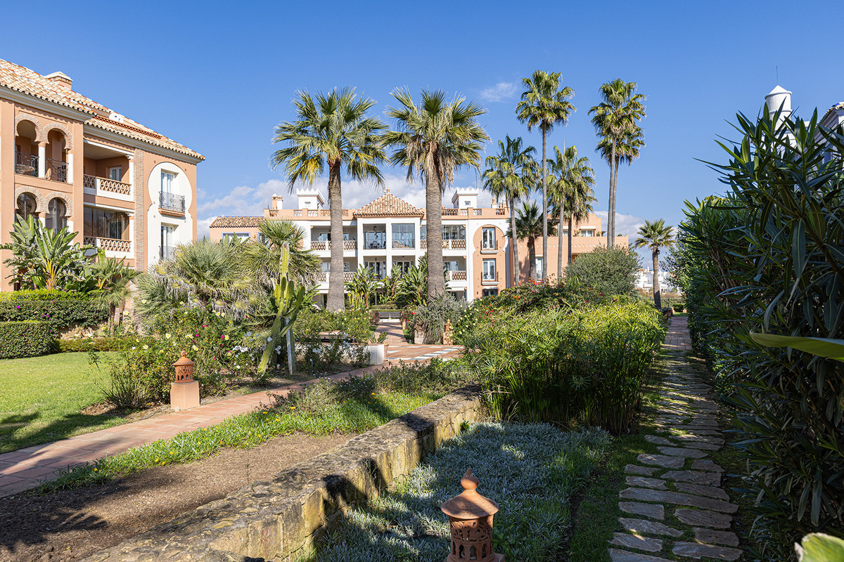 3 Bed Apartment for sale in Casares Costa Del Sol, Málaga, Spain