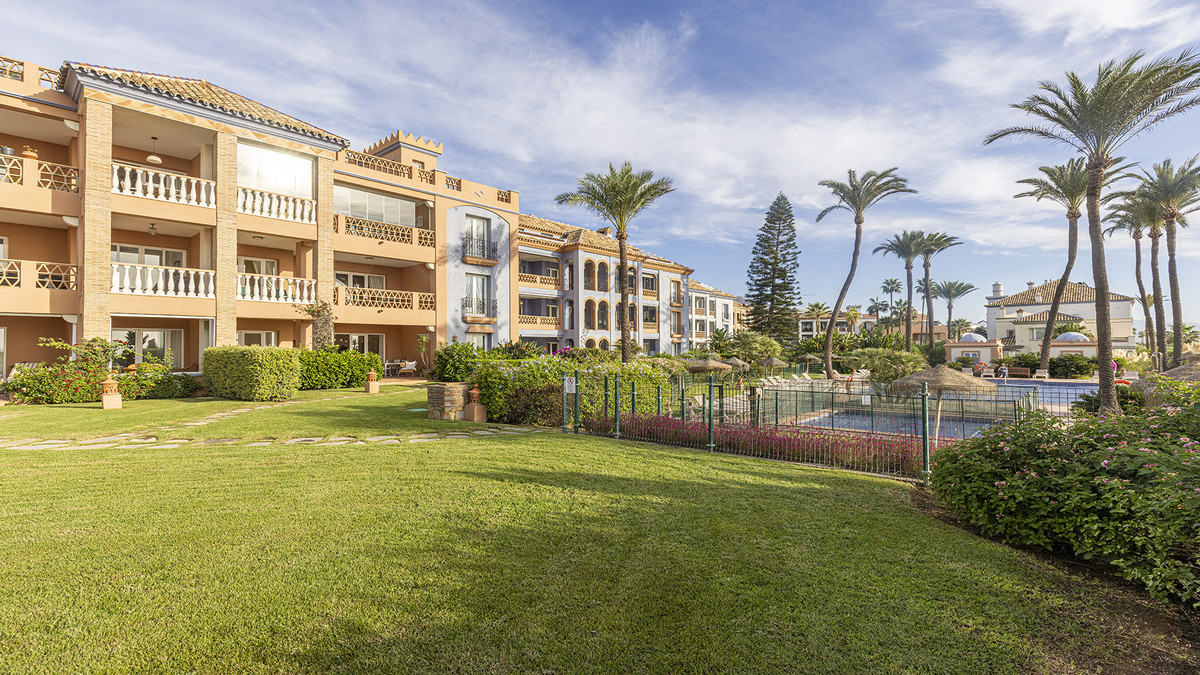 3 Bed Apartment for sale in Casares Costa Del Sol, Málaga, Spain