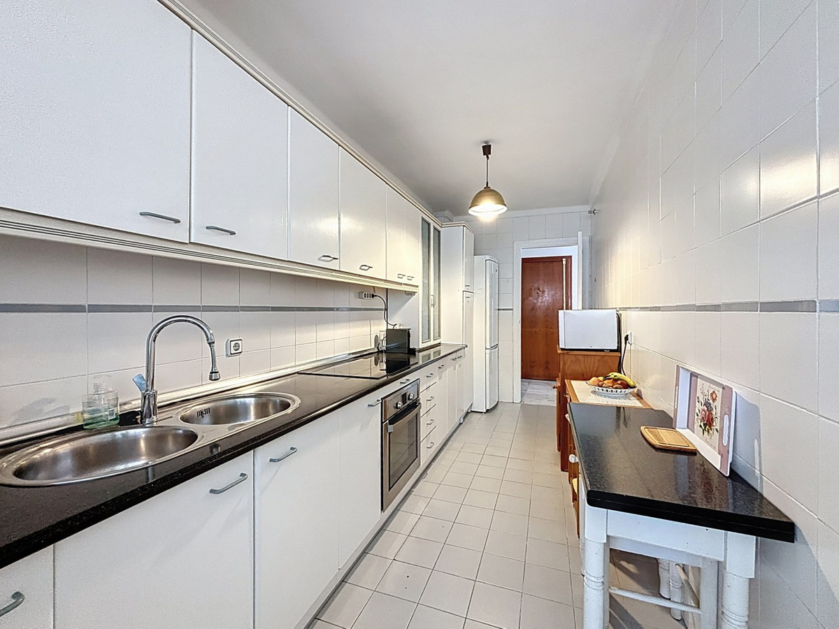 3 Bed Apartment for sale in Torre Del Mar Costa Del Sol East, Málaga, Spain