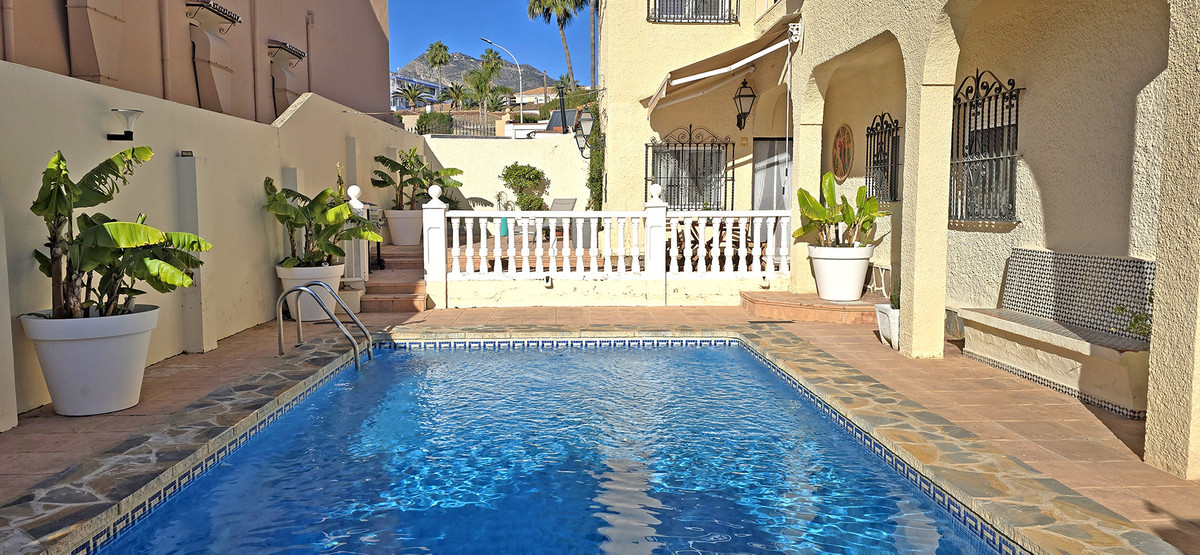 Se vende Villa - Chalet de 6 dormitorios en Costa Del Sol, Málaga, España