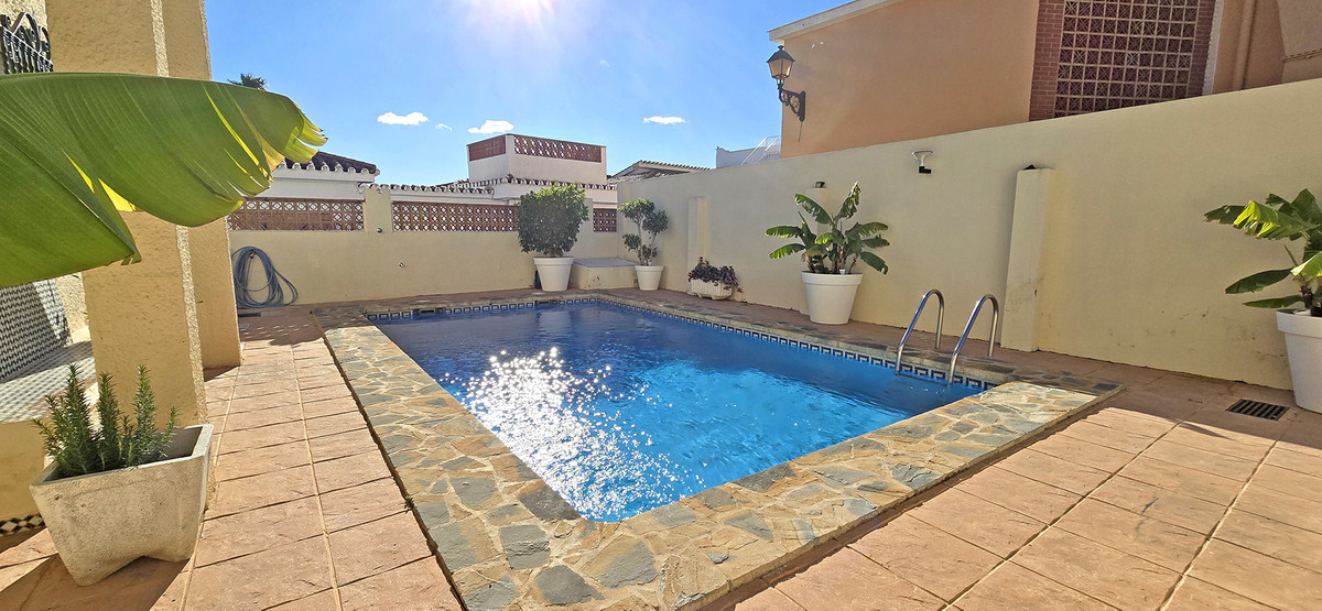 Se vende Villa - Chalet de 6 dormitorios en Costa Del Sol, Málaga, España