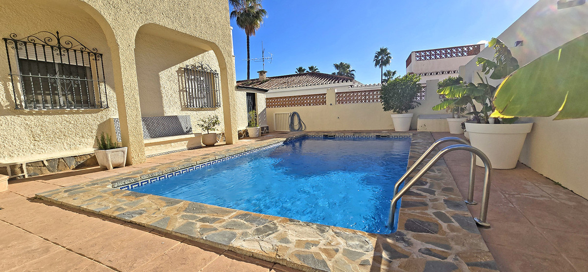 Se vende Villa - Chalet de 6 dormitorios en Costa Del Sol, Málaga, España