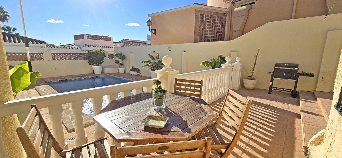 Se vende Villa - Chalet de 6 dormitorios en Costa Del Sol, Málaga, España