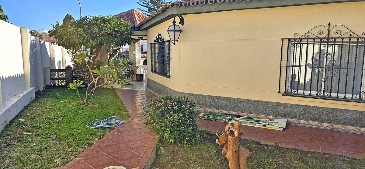 Se vende Villa - Chalet de 6 dormitorios en Costa Del Sol, Málaga, España