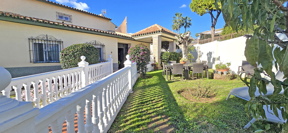 Se vende Villa - Chalet de 6 dormitorios en Costa Del Sol, Málaga, España