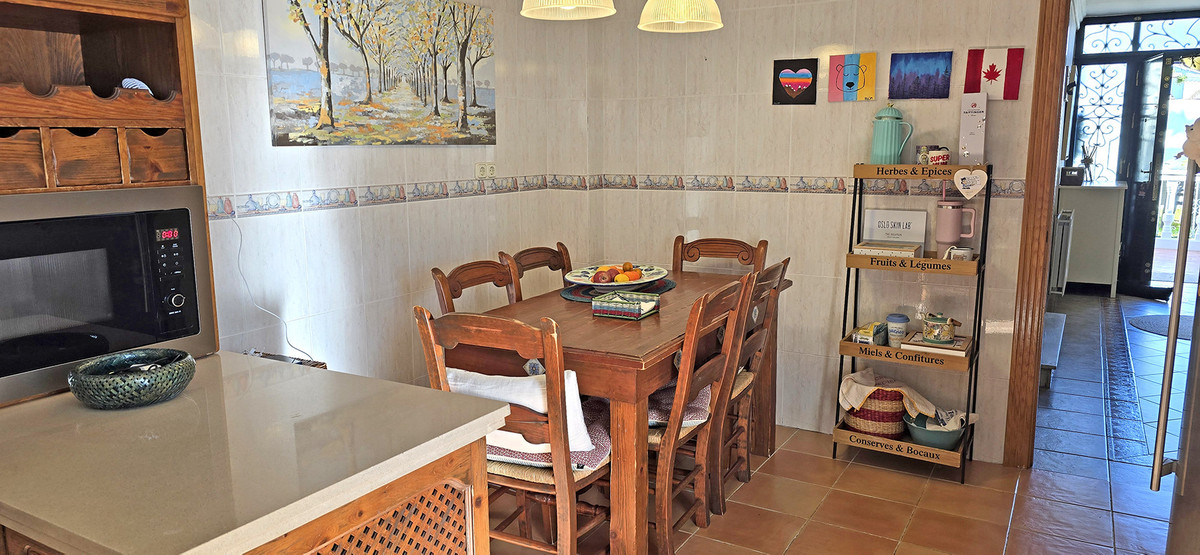 Se vende Villa - Chalet de 6 dormitorios en Costa Del Sol, Málaga, España