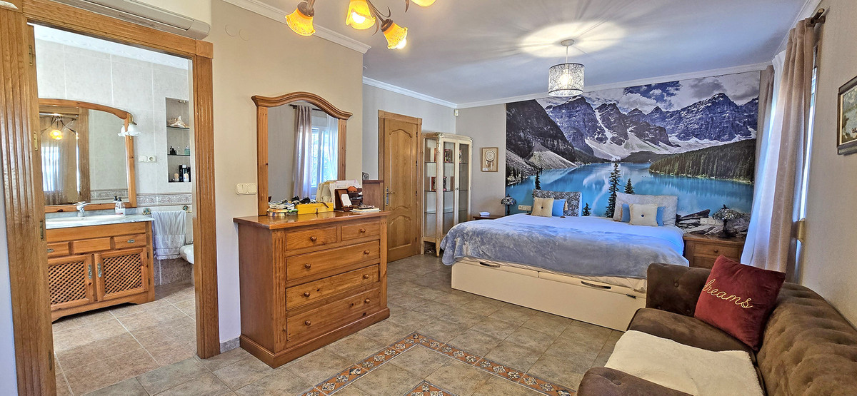 Se vende Villa - Chalet de 6 dormitorios en Costa Del Sol, Málaga, España