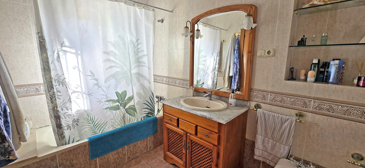 Se vende Villa - Chalet de 6 dormitorios en Costa Del Sol, Málaga, España