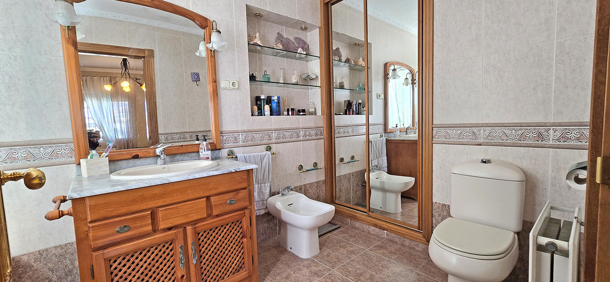 Se vende Villa - Chalet de 6 dormitorios en Costa Del Sol, Málaga, España
