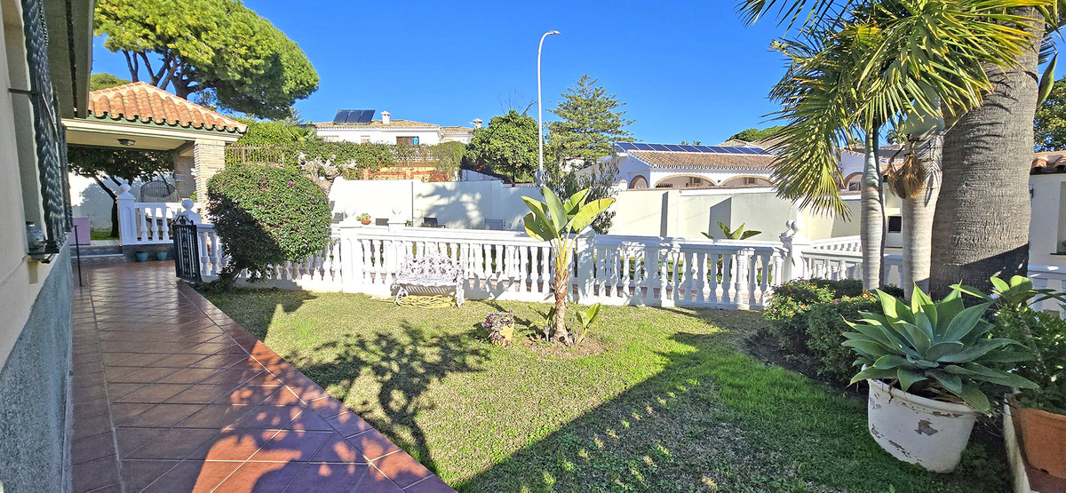 Se vende Villa - Chalet de 6 dormitorios en Costa Del Sol, Málaga, España