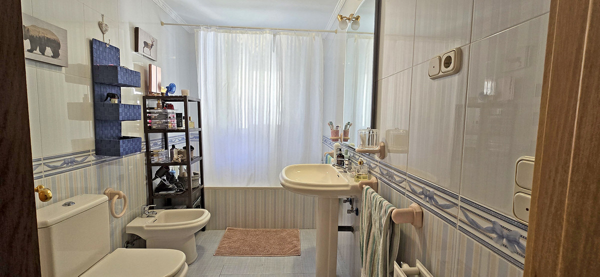 Se vende Villa - Chalet de 6 dormitorios en Costa Del Sol, Málaga, España