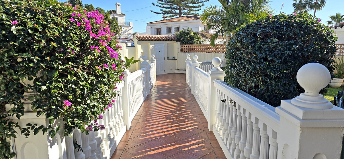 Se vende Villa - Chalet de 6 dormitorios en Costa Del Sol, Málaga, España