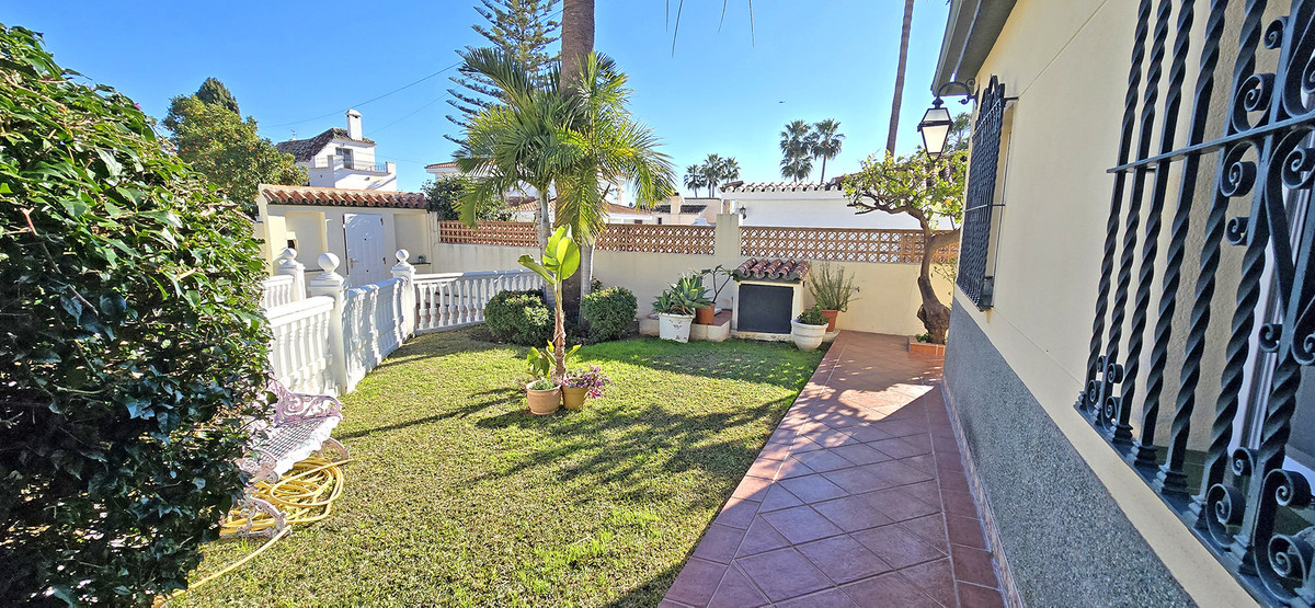 Se vende Villa - Chalet de 6 dormitorios en Costa Del Sol, Málaga, España