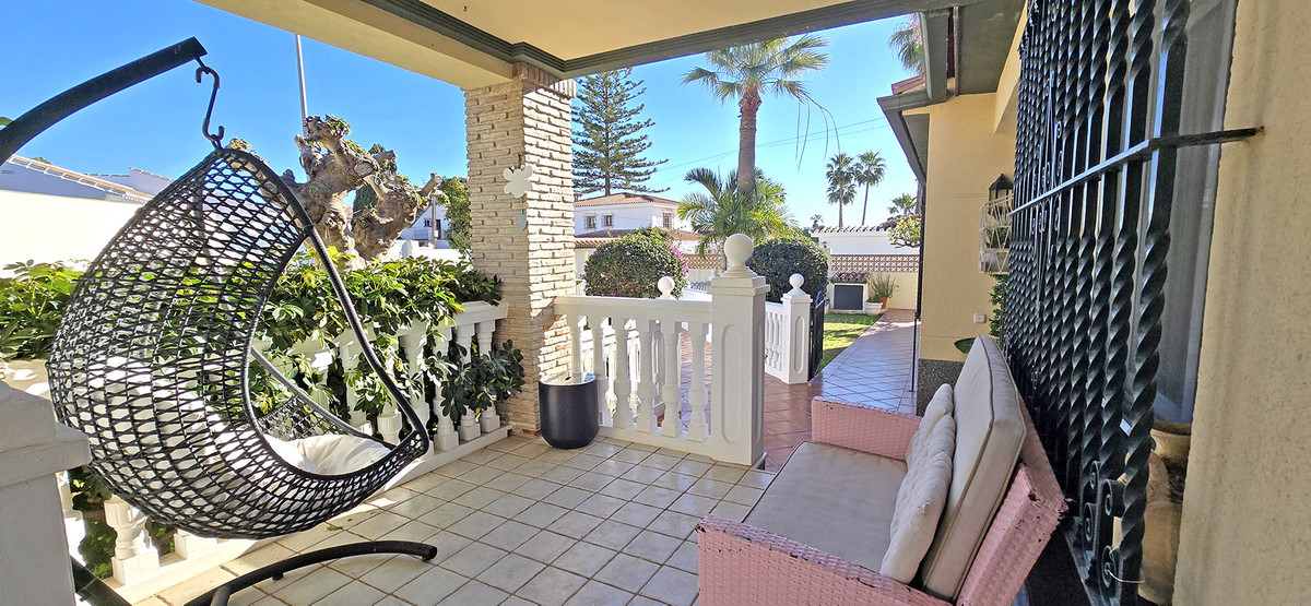Se vende Villa - Chalet de 6 dormitorios en Costa Del Sol, Málaga, España