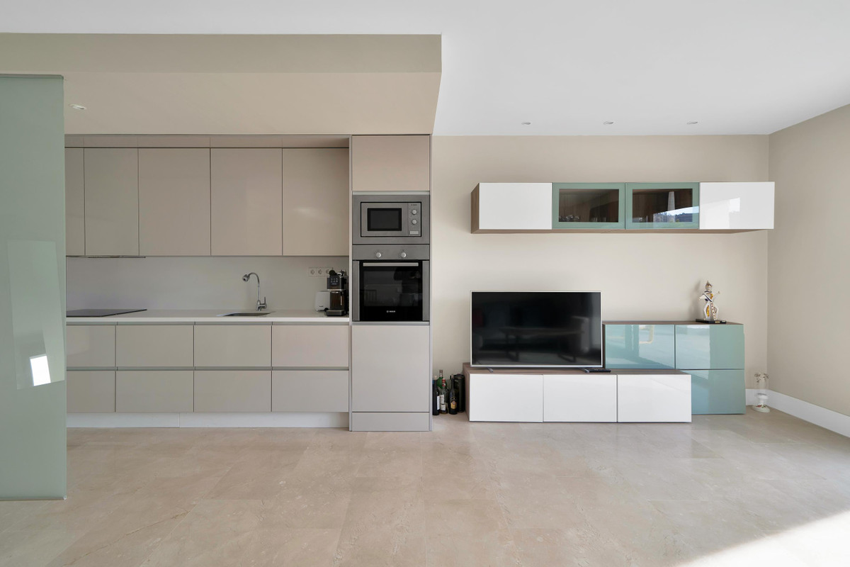 2 Bed Apartment for sale in Estepona Costa Del Sol, Málaga, Spain