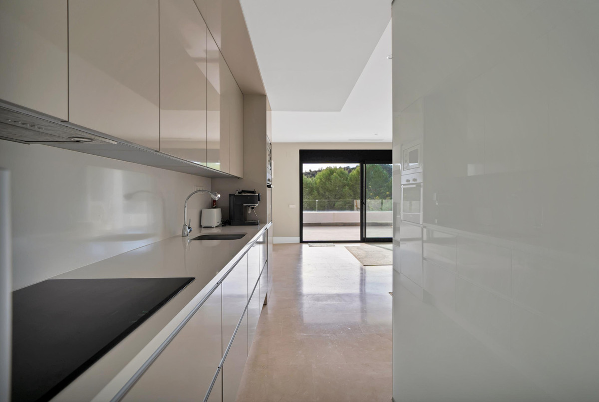 2 Bed Apartment for sale in Estepona Costa Del Sol, Málaga, Spain