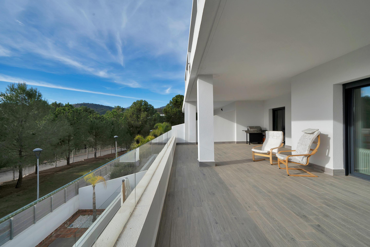 2 Bed Apartment for sale in Estepona Costa Del Sol, Málaga, Spain