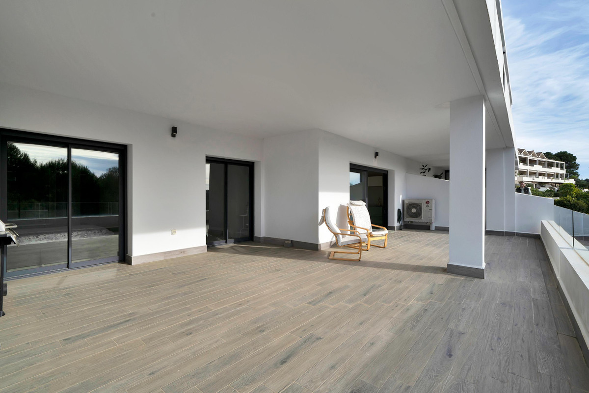 2 Bed Apartment for sale in Estepona Costa Del Sol, Málaga, Spain