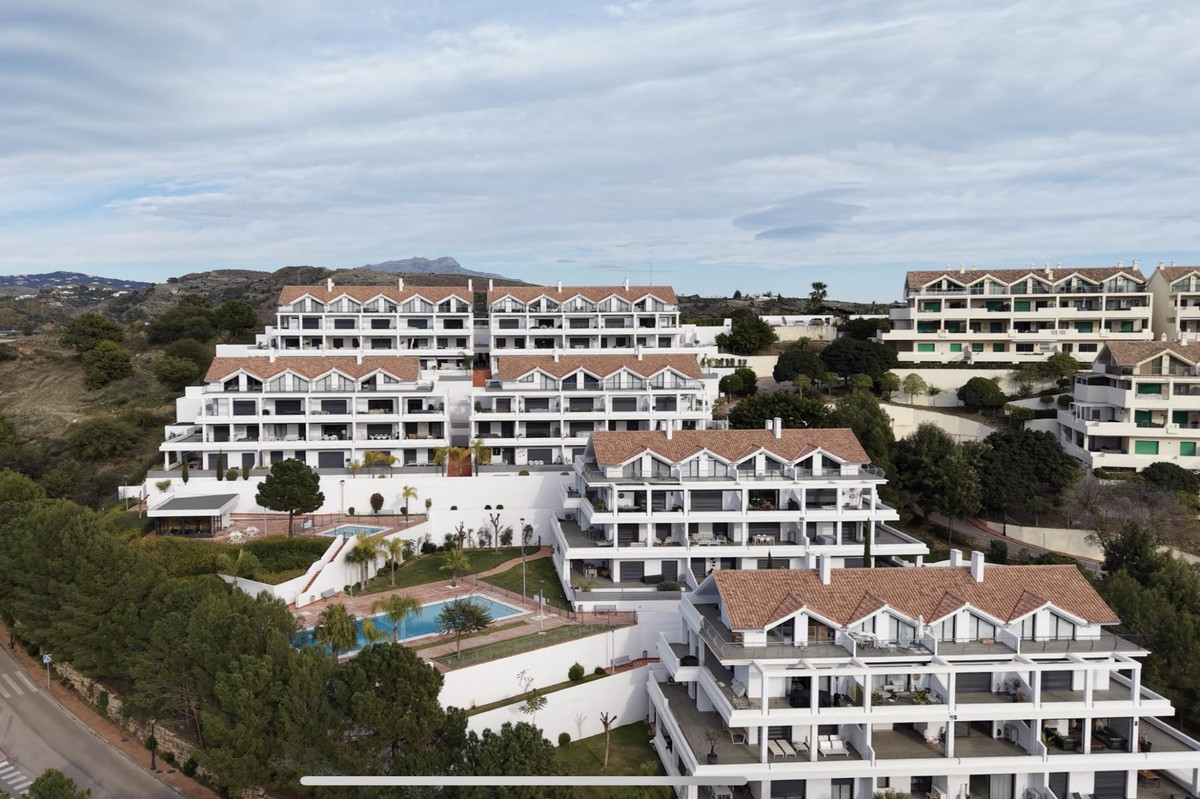 2 Bed Apartment for sale in Estepona Costa Del Sol, Málaga, Spain
