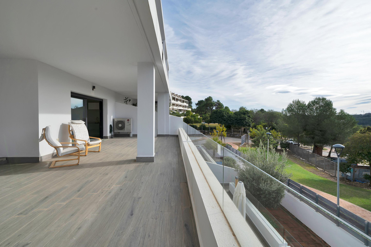 2 Bed Apartment for sale in Estepona Costa Del Sol, Málaga, Spain