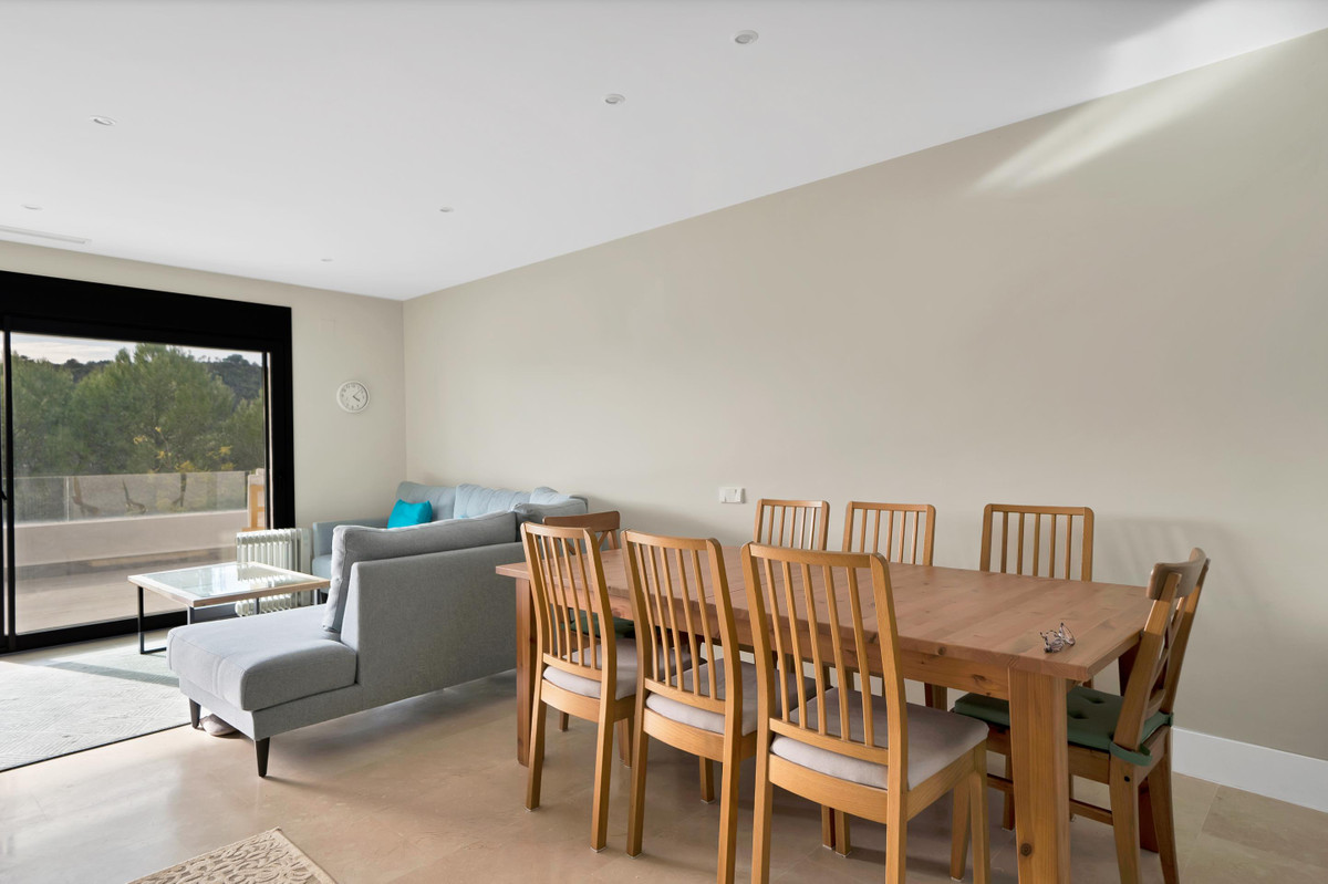 2 Bed Apartment for sale in Estepona Costa Del Sol, Málaga, Spain
