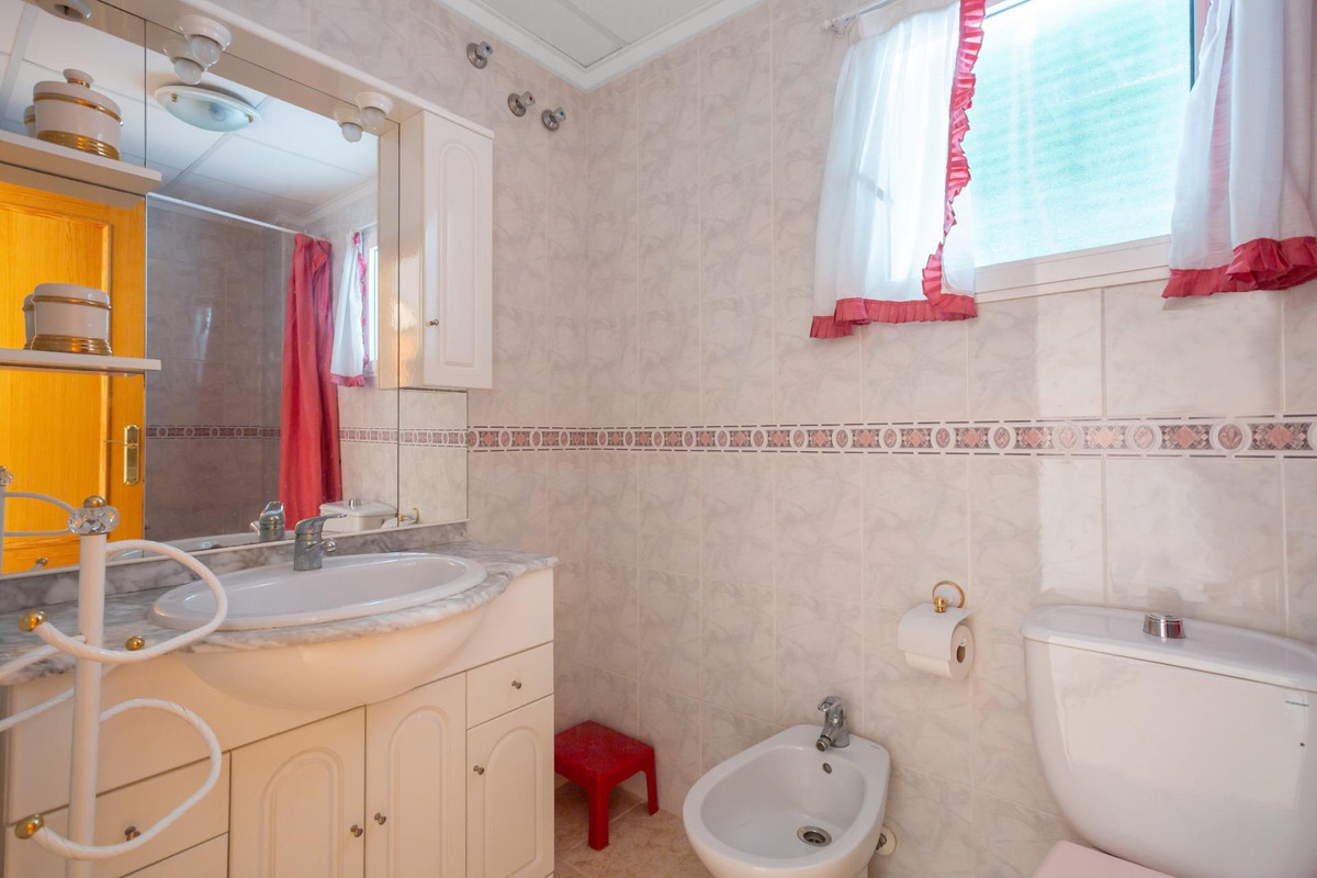 Se vende Apartamento Planta Media de 2 dormitorios en Costa Blanca, Alicante, España