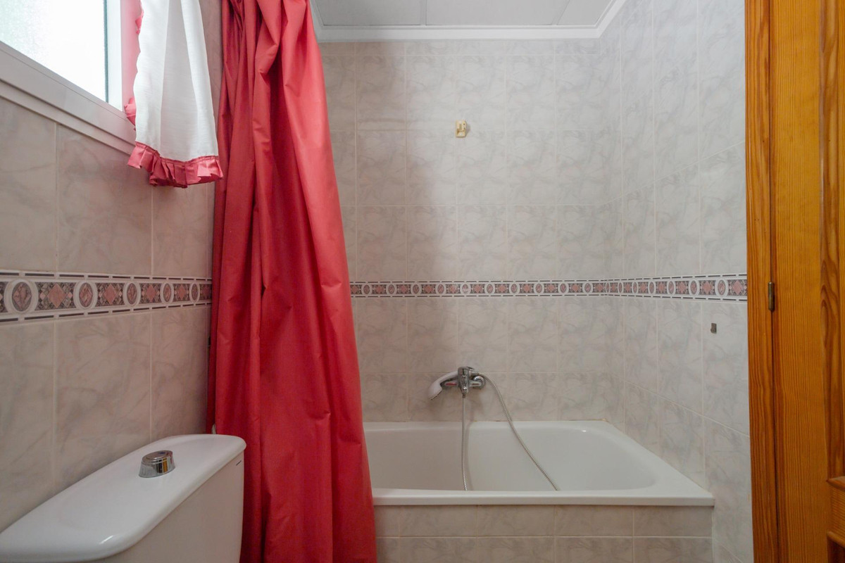 Se vende Apartamento Planta Media de 2 dormitorios en Costa Blanca, Alicante, España