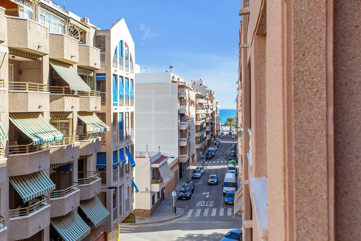 Se vende Apartamento Planta Media de 2 dormitorios en Costa Blanca, Alicante, España
