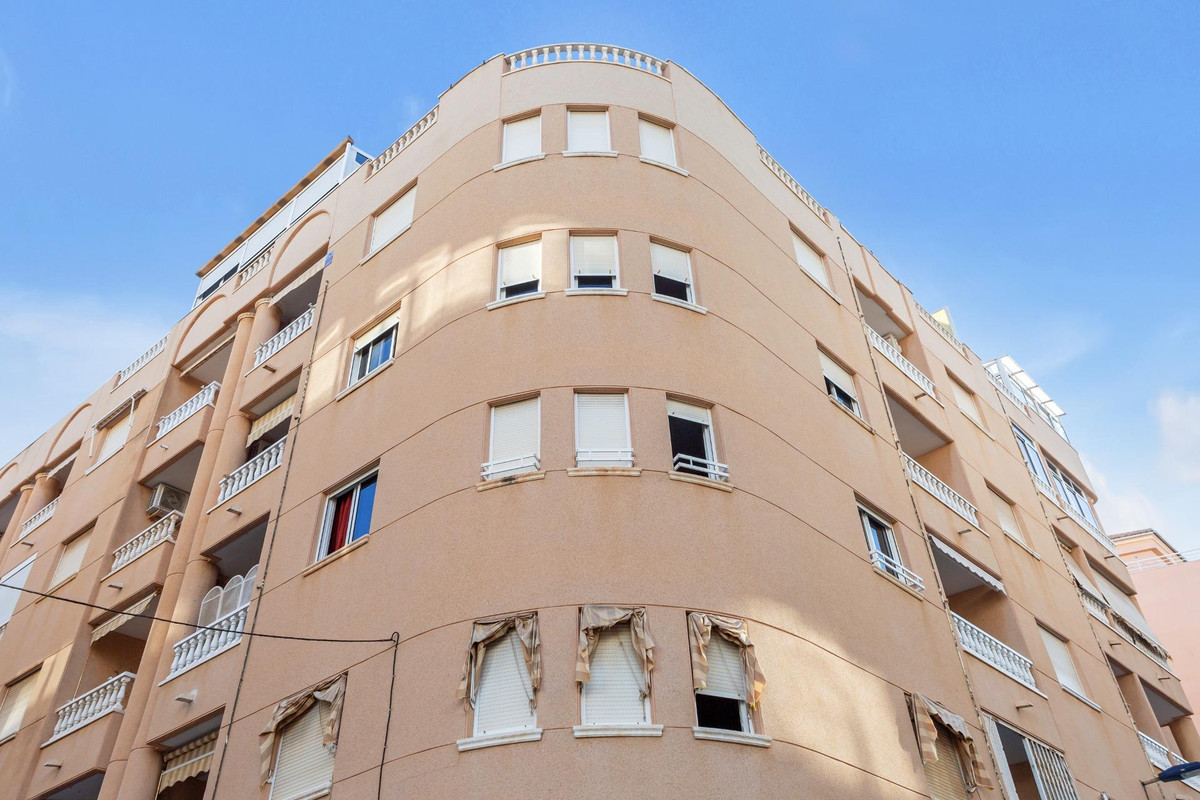Se vende Apartamento Planta Media de 2 dormitorios en Costa Blanca, Alicante, España
