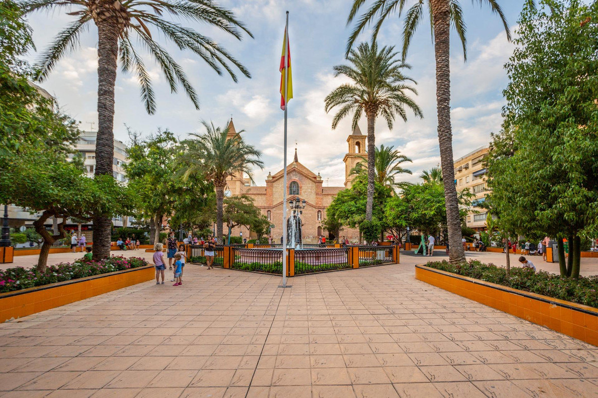 Se vende Apartamento Planta Media de 2 dormitorios en Costa Blanca, Alicante, España
