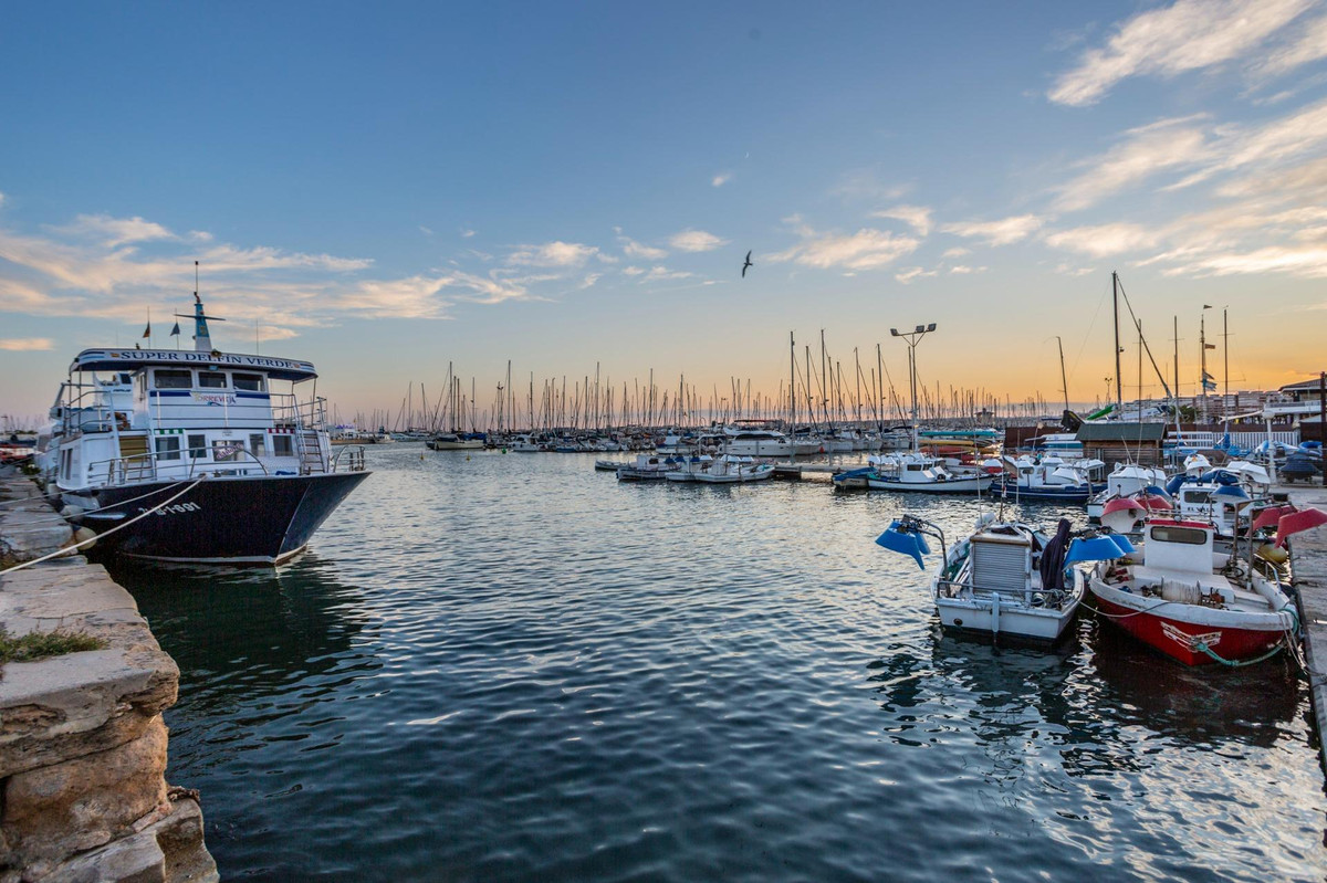 Se vende Apartamento Planta Media de 2 dormitorios en Costa Blanca, Alicante, España