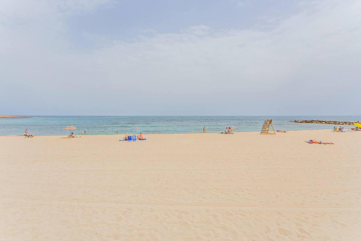 Se vende Apartamento Planta Media de 2 dormitorios en Costa Blanca, Alicante, España