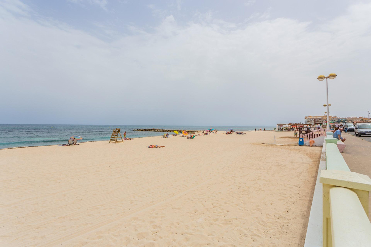 Se vende Apartamento Planta Media de 2 dormitorios en Costa Blanca, Alicante, España
