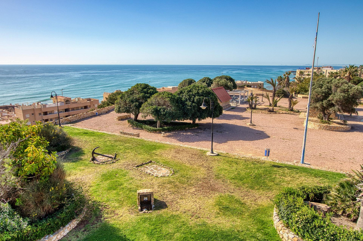 Se vende Apartamento Planta Media de 2 dormitorios en Costa Blanca, Alicante, España