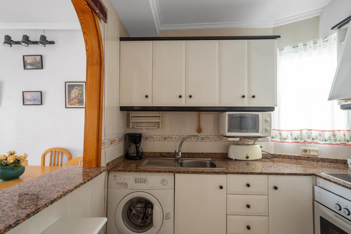 Se vende Apartamento Planta Media de 2 dormitorios en Costa Blanca, Alicante, España