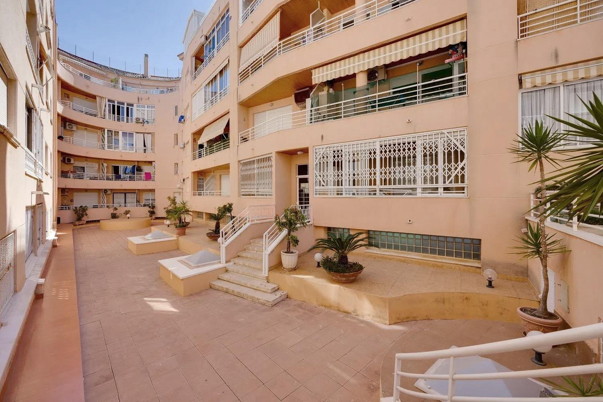 Se vende Apartamento Planta Media de 2 dormitorios en Costa Blanca, Alicante, España